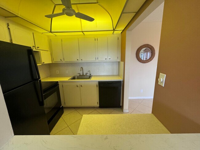Building Photo - 157 Mansfield D