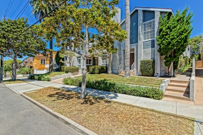 Building Photo - 606 N Juanita Ave