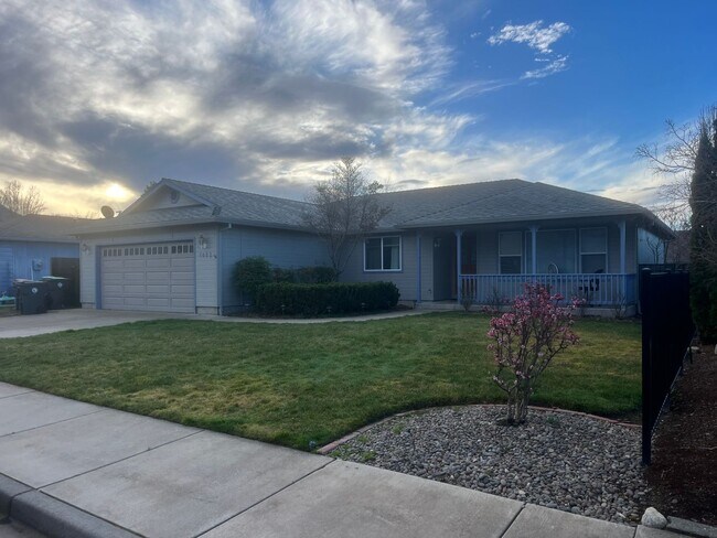 Building Photo - Nice 3 bedroom 2 bath home in North East M...