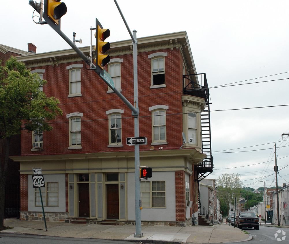 Primary Photo - 600 Dekalb St