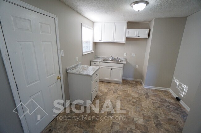 Foto del edificio - 581 Seminole Cir