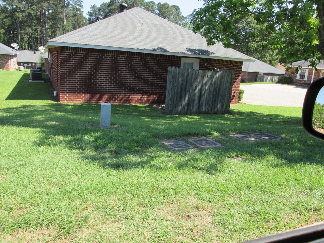 Primary Photo - 1114 Sybil Dr