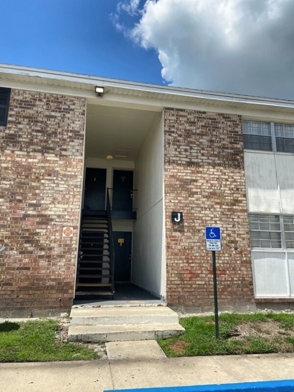 Foto principal - 5317 Curry Ford Rd