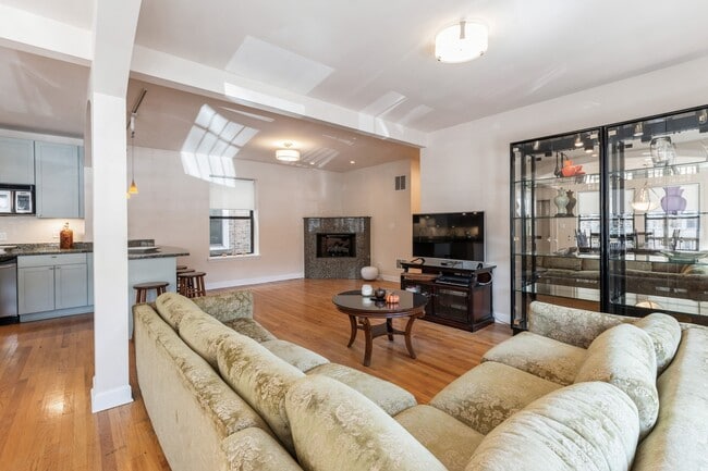 Foto del edificio - 645 W Bittersweet Pl