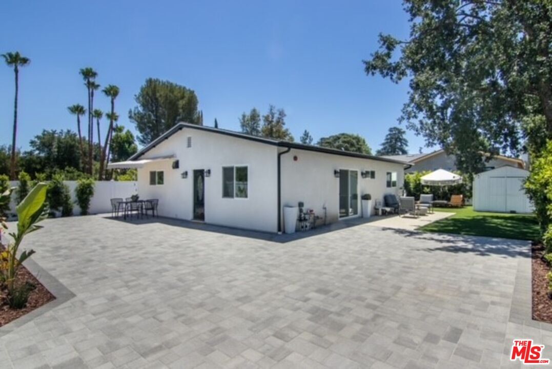 Primary Photo - 23028 Burbank Blvd