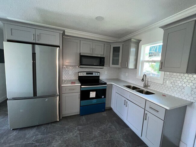 Foto del edificio - Fully Renovated 2 Bed, 1 Bath Duplex in the Heart of Kissimmee – Modern Upgrades Galore!
