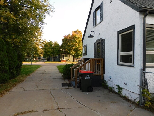Building Photo - 1802 Pine St