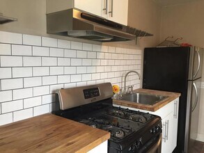 Building Photo - 1155 S Plymouth Ave