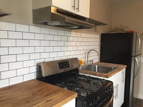 Building Photo - 1155 S Plymouth Ave