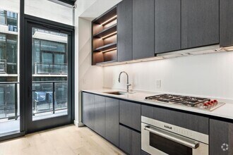 Building Photo - 610 Davis St