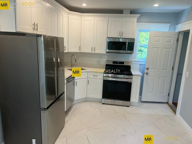 Building Photo - 31-33 Raymond Ave. Unit 33-2