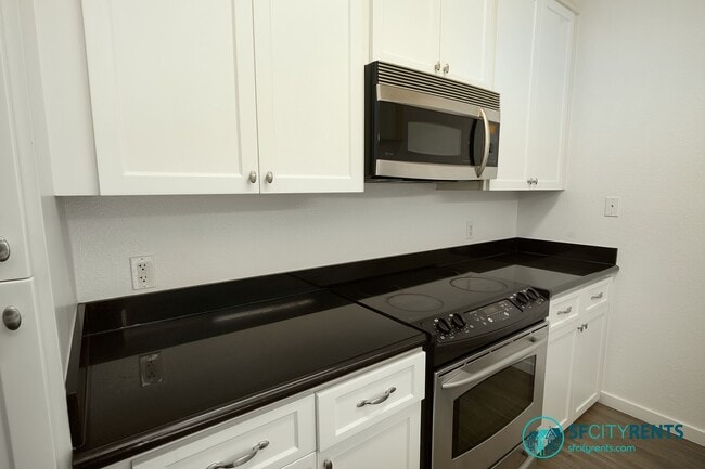 Building Photo - 1425 Vallejo St. # 305
