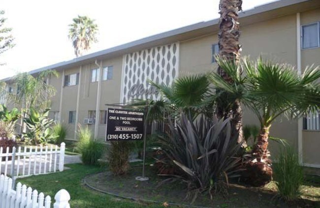 Building Photo - The Cloister Apartments