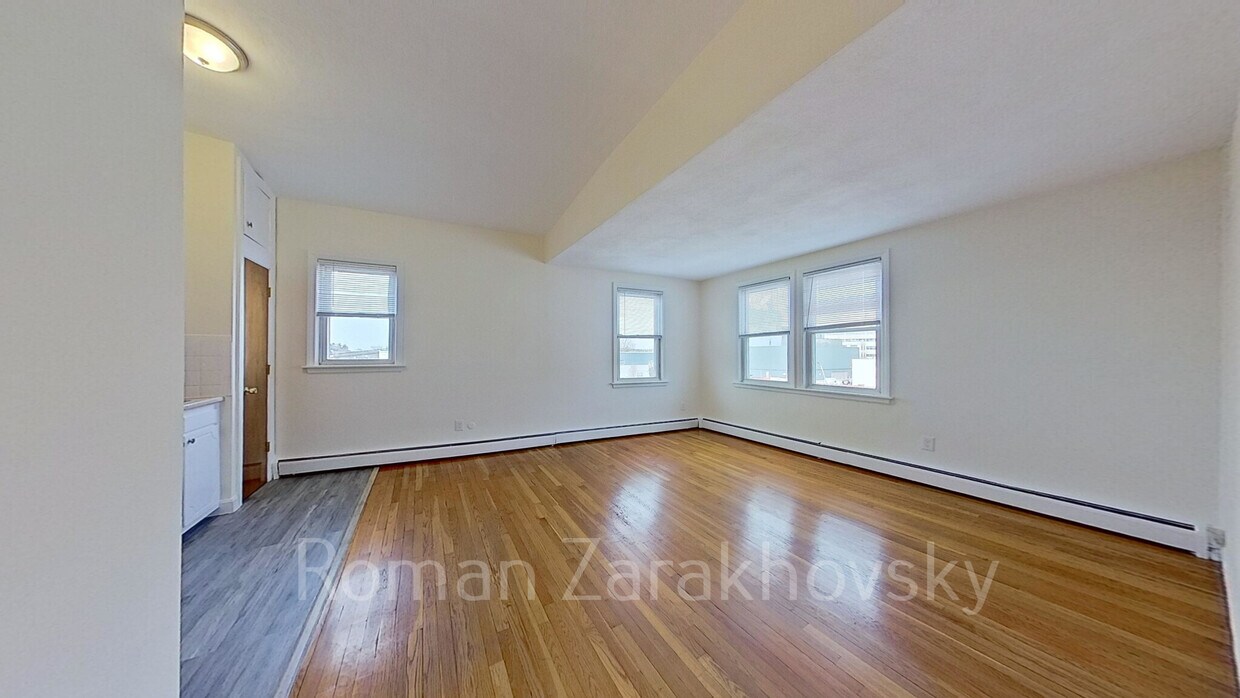 Foto principal - 182 N Beacon St