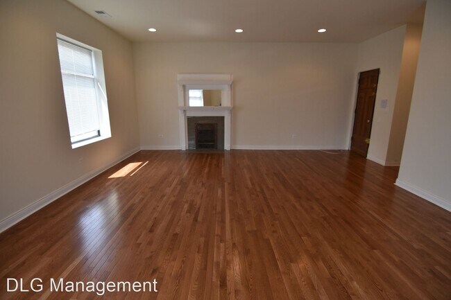 Building Photo - 800-802 W Belmont Ave