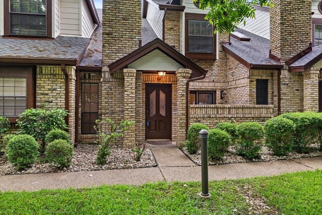 Building Photo - 10819 Crown Colony Dr