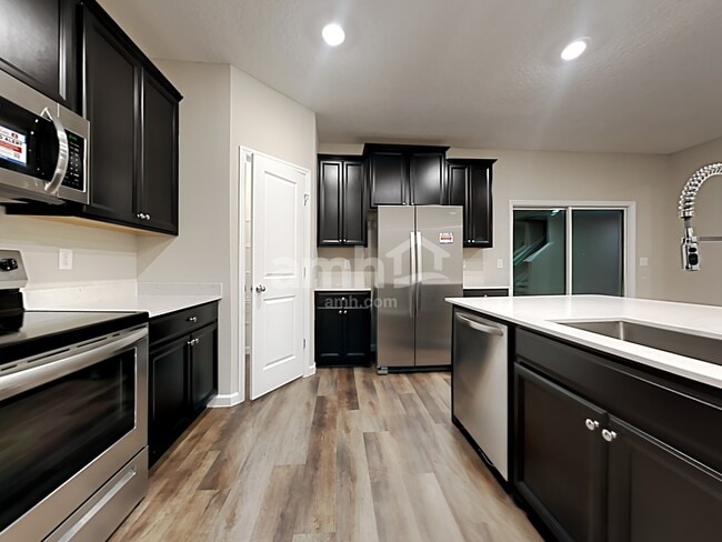 Building Photo - 91 Hemlock Point