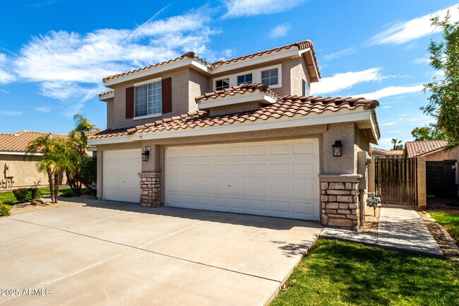 Building Photo - 913 W Juanita Ave