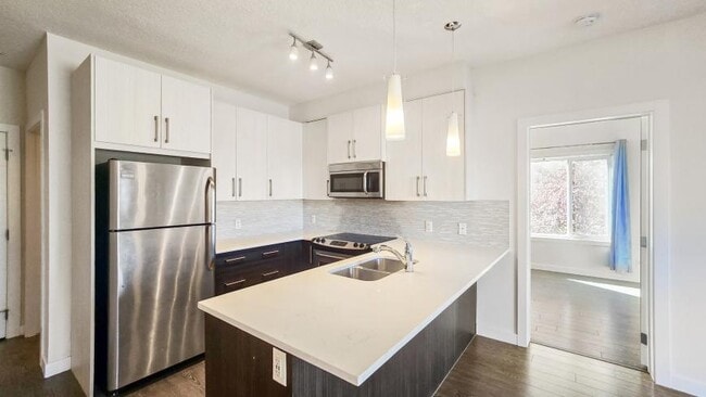 Building Photo - 2.0 bedroom in Calgary Alberta T3R 0W4