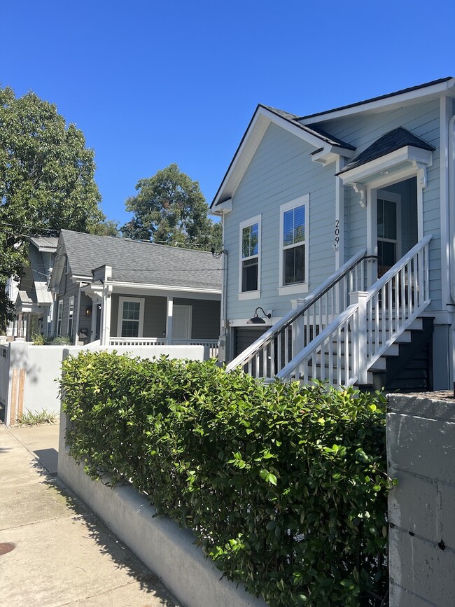Building Photo - 209 Fishburne St