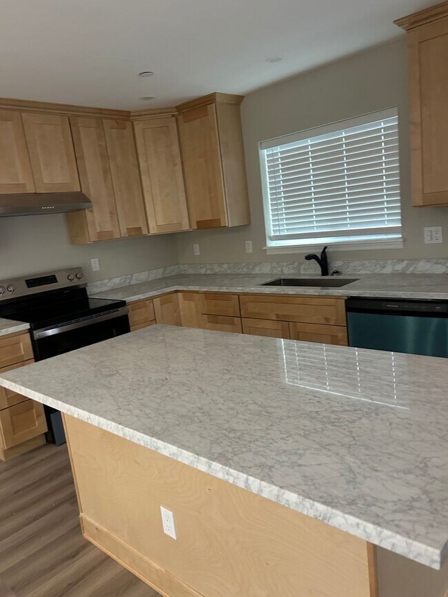 Foto del edificio - New 2 Bedroom, 1.5 Bathrooms in Santa Rosa Available Now!