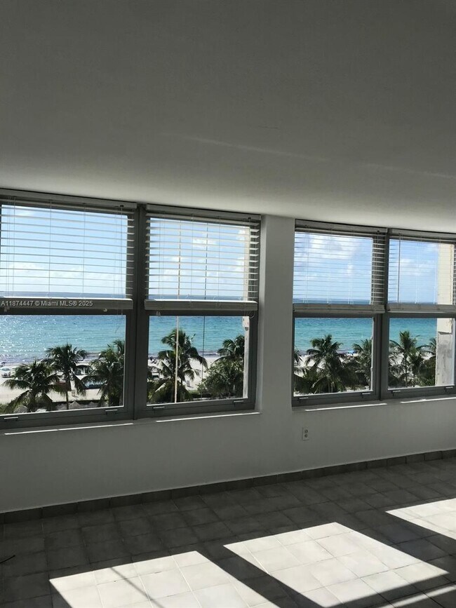 Foto del edificio - 2899 Collins Ave