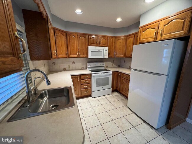 Building Photo - 3632 N Hereford Ln