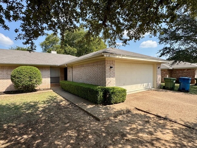 Building Photo - 632park