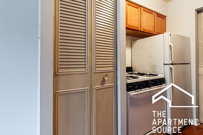Foto del edificio - 512 W Briar Pl
