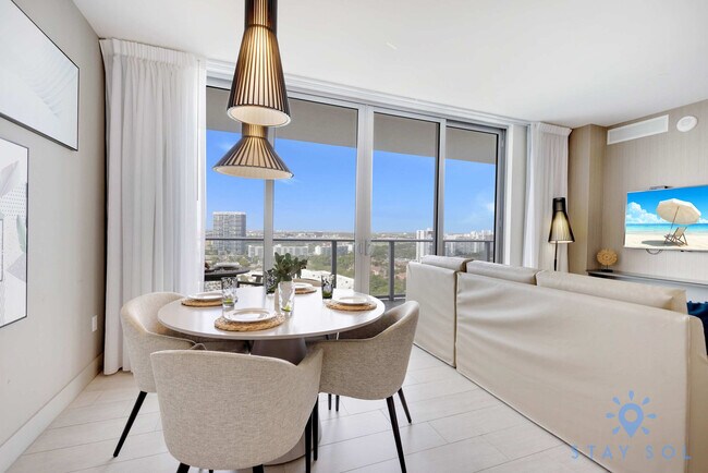 Building Photo - 4010 S Ocean Dr