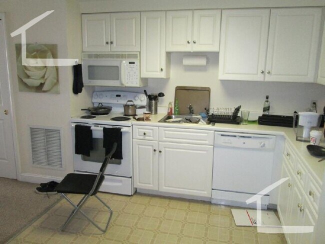 Building Photo - 1  Bedroom