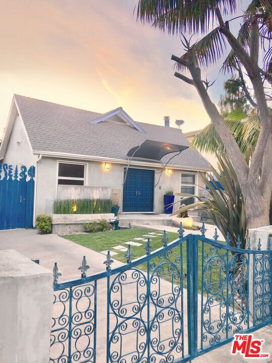 Foto del edificio - 1153 N Poinsettia Pl