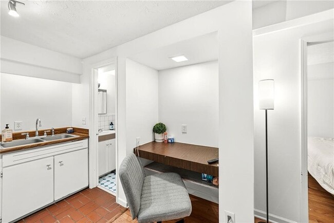 Building Photo - 3635 Cantrell Rd NE