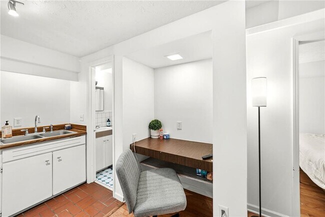 Foto del edificio - 3635 Cantrell Rd NE