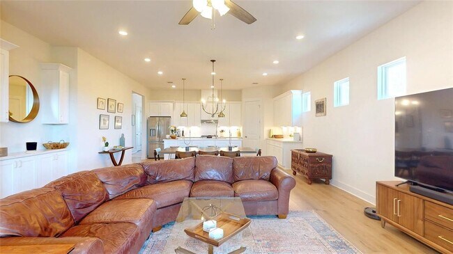 Foto del edificio - 719 Baywood Dr