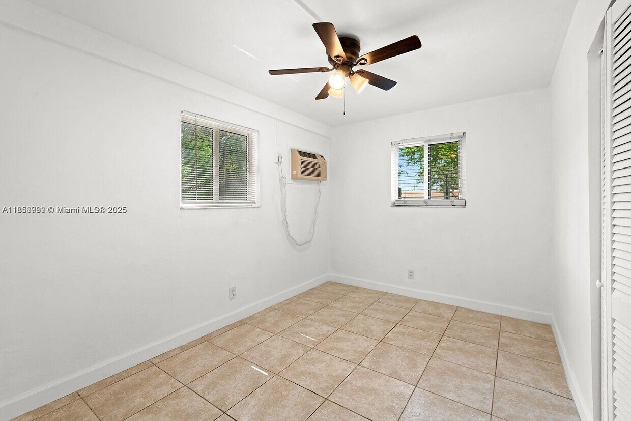 Foto del edificio - 517 NW 18th Ave