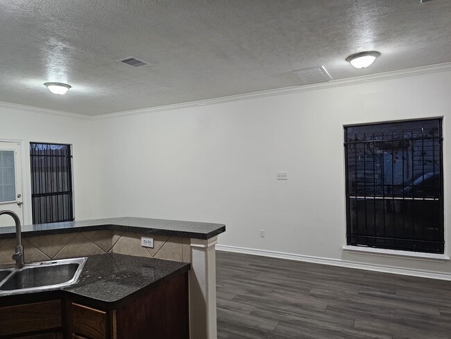 Building Photo - 4611 Briscoe St