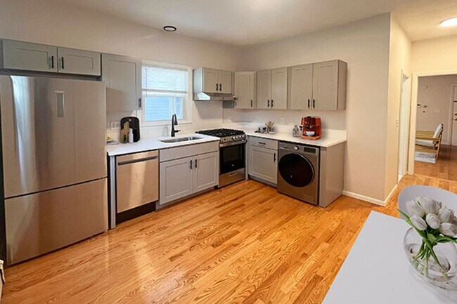 Building Photo - 148 Brown St