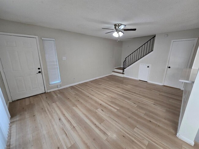 Building Photo - 5640 Birchmont Dr