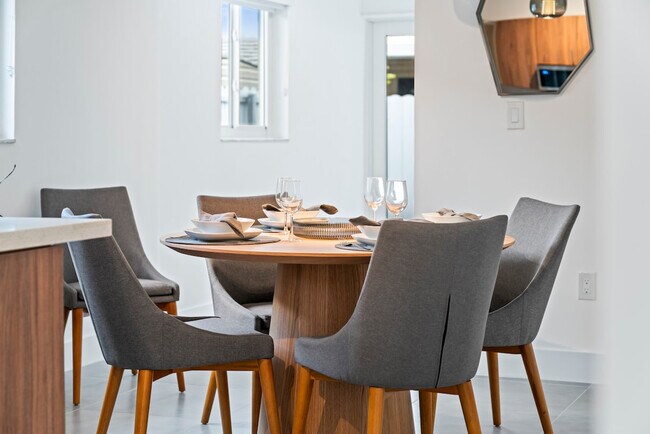 Foto del edificio - 2776 W 71st Pl