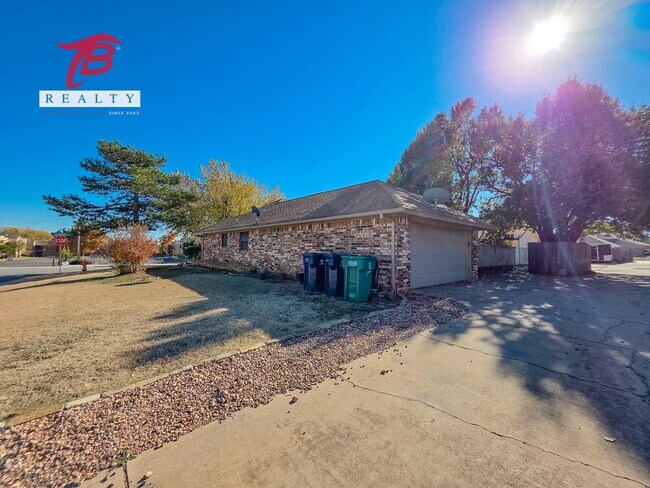 Foto del edificio - Spacious 3 bedroom, 2 bath single-family home in the desirable Lyrewood/Woodlake area of northwes...