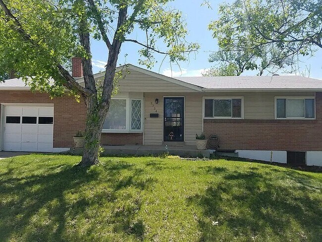 Foto del edificio - 2734 S. Raleigh Street