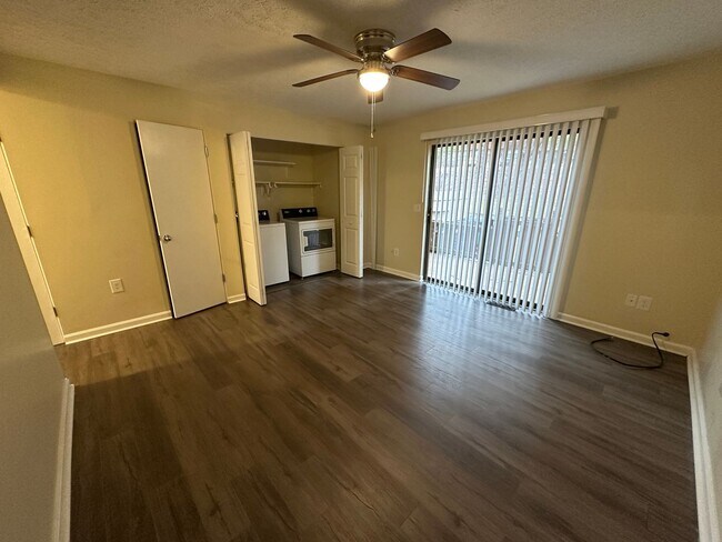 Foto del edificio - Convenient Townhome Close to I81
