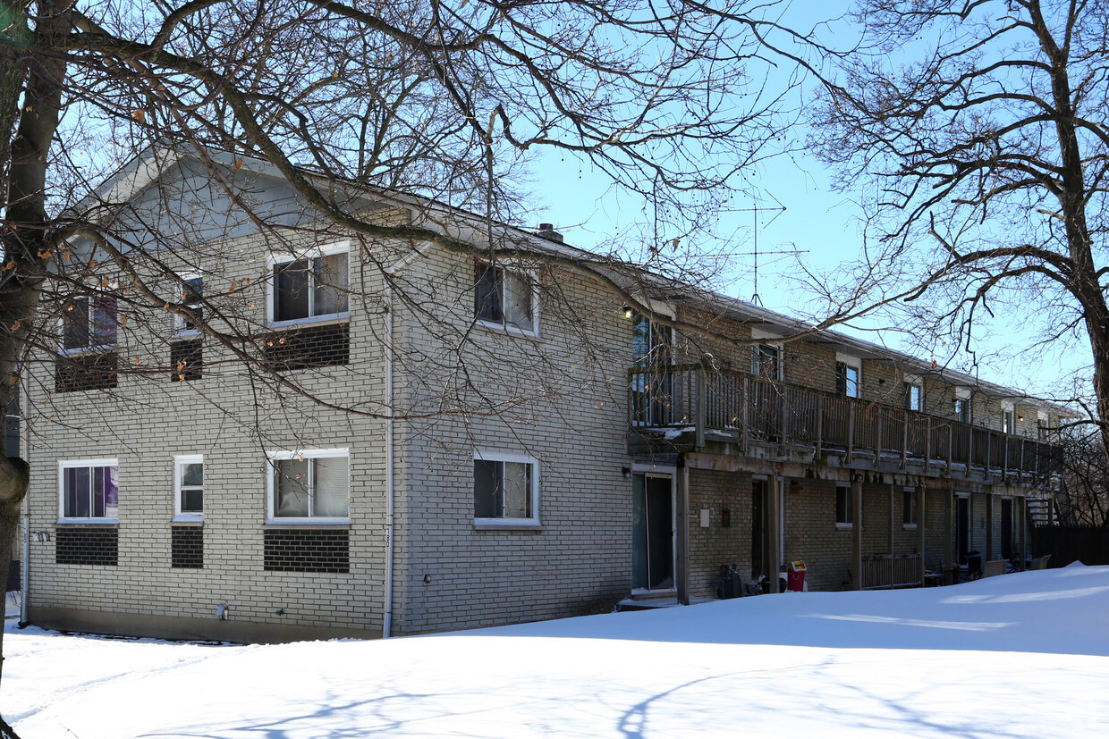 Building Photo - 780 Main St