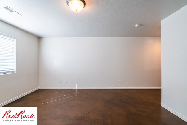 Foto del edificio - Conveniently located 3 Bedroom Townhome
