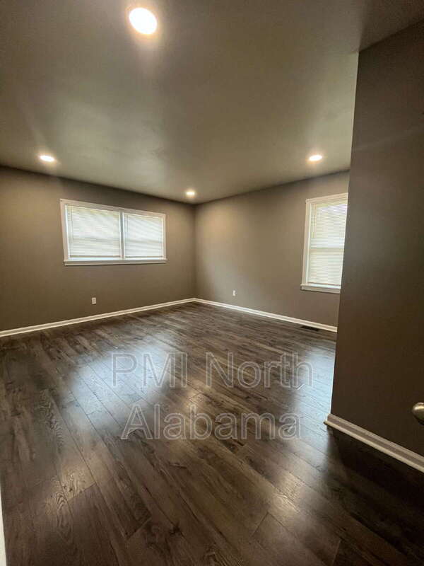 Foto del edificio - 6208 Cedar Point Dr NW