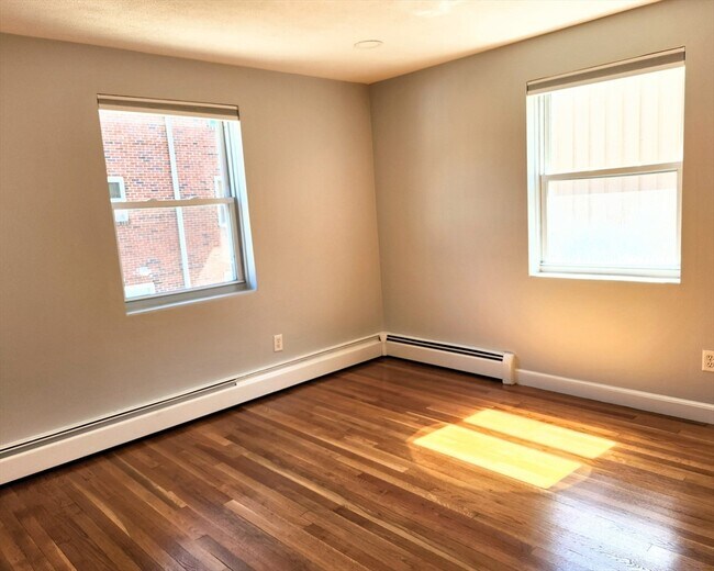 Building Photo - 31 Montvale Ave