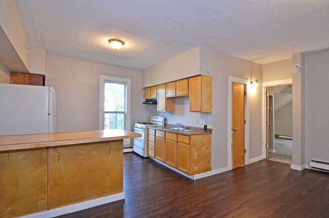 Building Photo - Updated 1-Bedroom Unit - Available Now!
