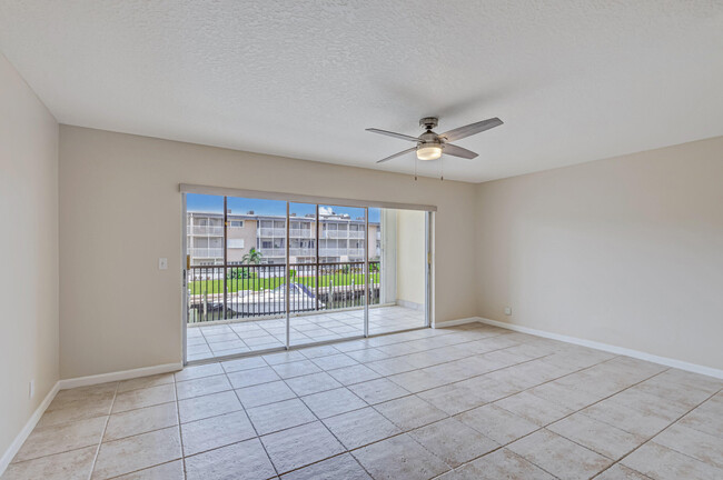 Building Photo - 124 Shore Ct