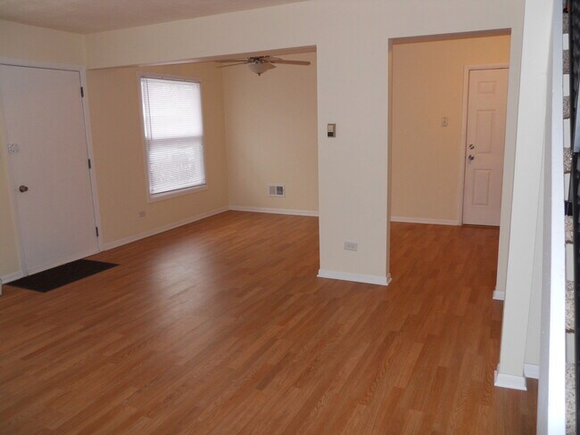 Building Photo - 1720 Queensbury Cir